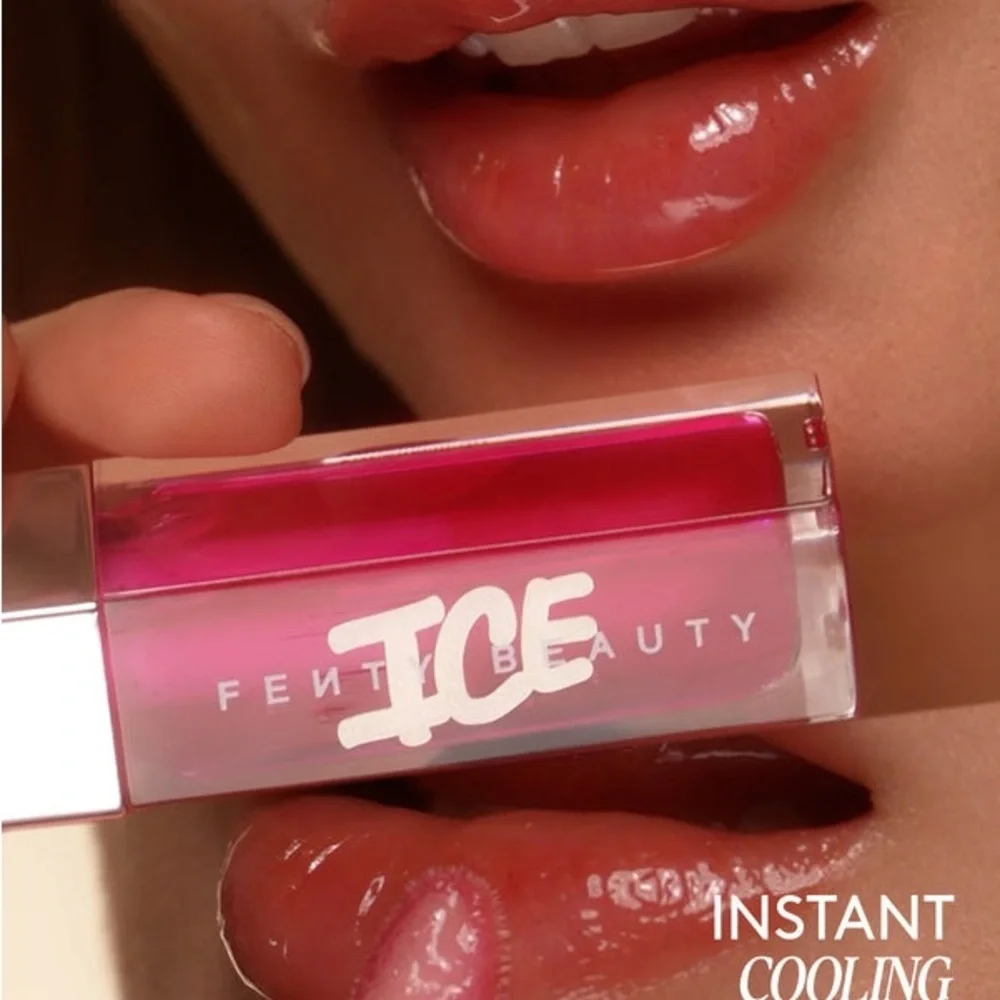 ✨ FENTY BEAUTY Gloss Bomb Ice – Cooling Lip Luminizer ✨ Berry Jelly
